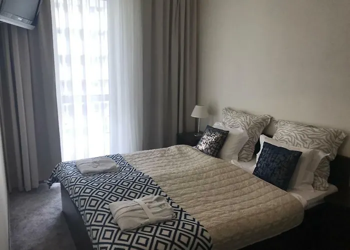 Diva Natalia, Blisko Plazy *