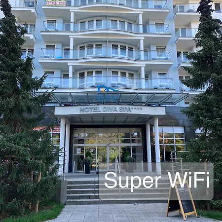 Diva Natalia, Blisko Plazy