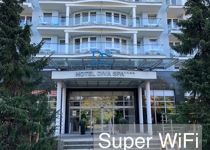 Diva Natalia, Blisko Plazy